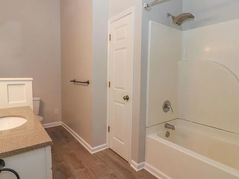 32 N Lafayette Ave — Photo 12