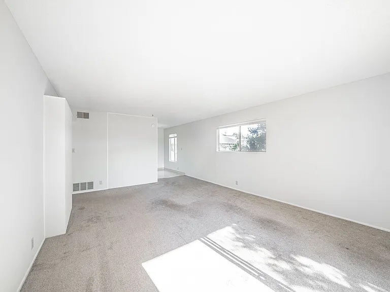 33 Moss Avenue — Photo 6