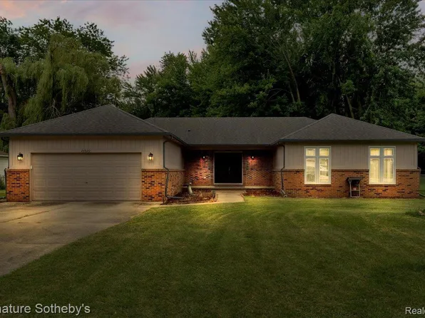 26820 Alray St, Chesterfield, MI 48051