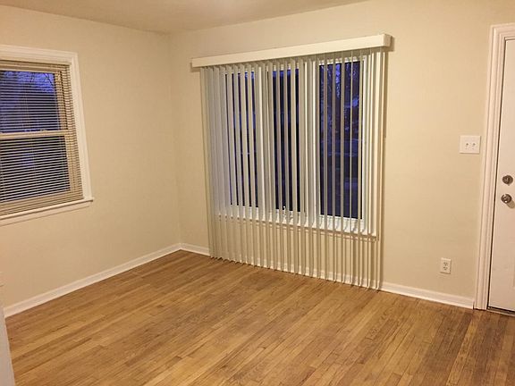 4th image of 126 Earl Ave
