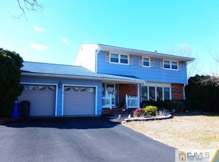 33 Devon Dr, Piscataway, NJ 08854