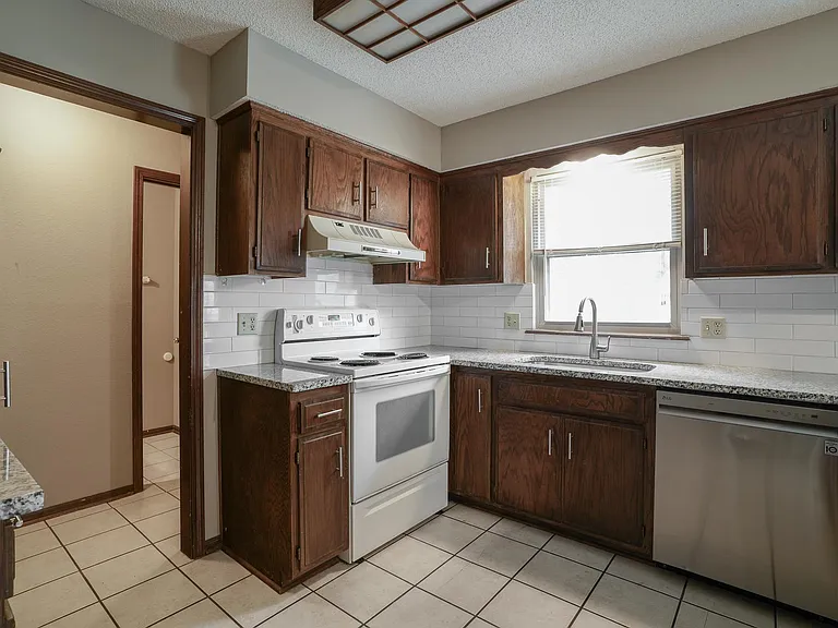 609 SE Bayberry Ln #A — Photo 8