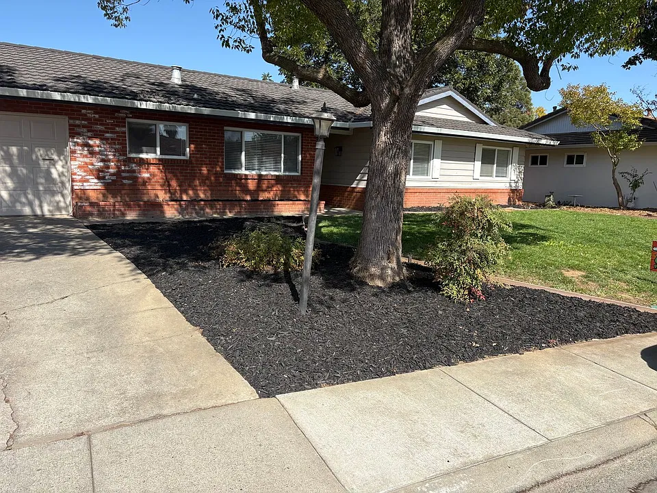 8945 Plaza Park Dr
