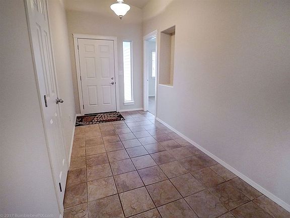 3rd image of 802 N Tanglewood Ln