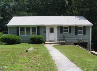 11 Hollow Tree Rd, Norwalk, CT 06854