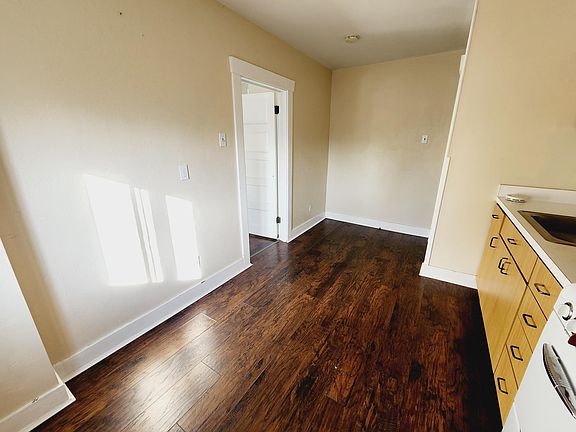5th image of 2256 S Lake St #B
