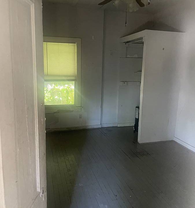 1st image of 415 N Monumental