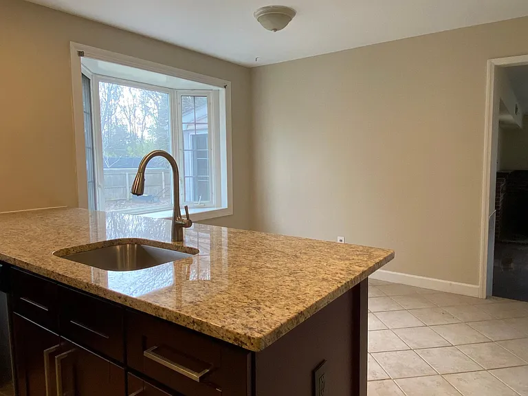 600 Dehaven Dr — Photo 6