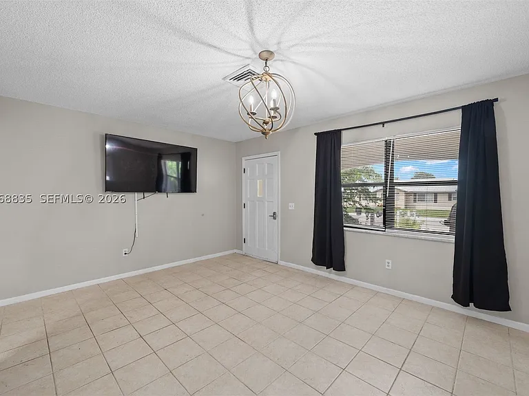 3317 NE Jeannette Dr — Photo 4