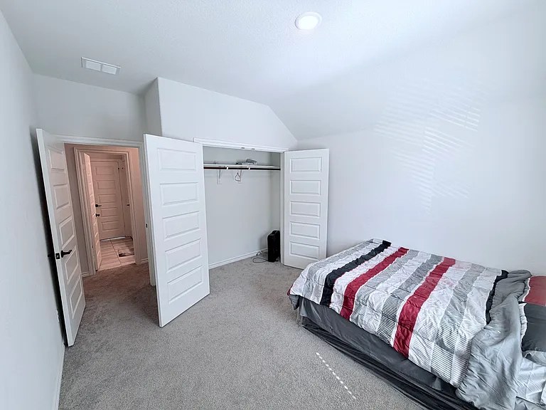 516 William Ct — Photo 32