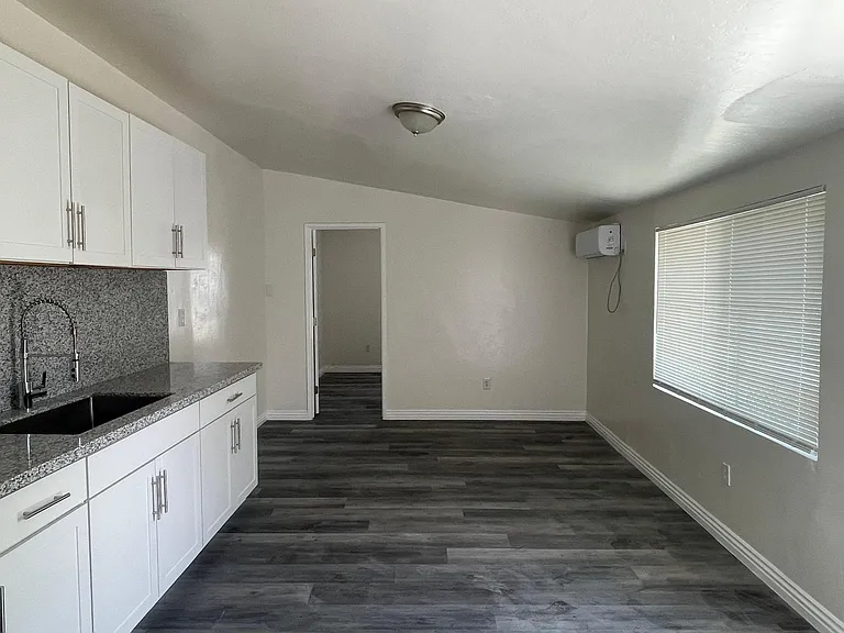 721 Wilson Ave — Photo 10