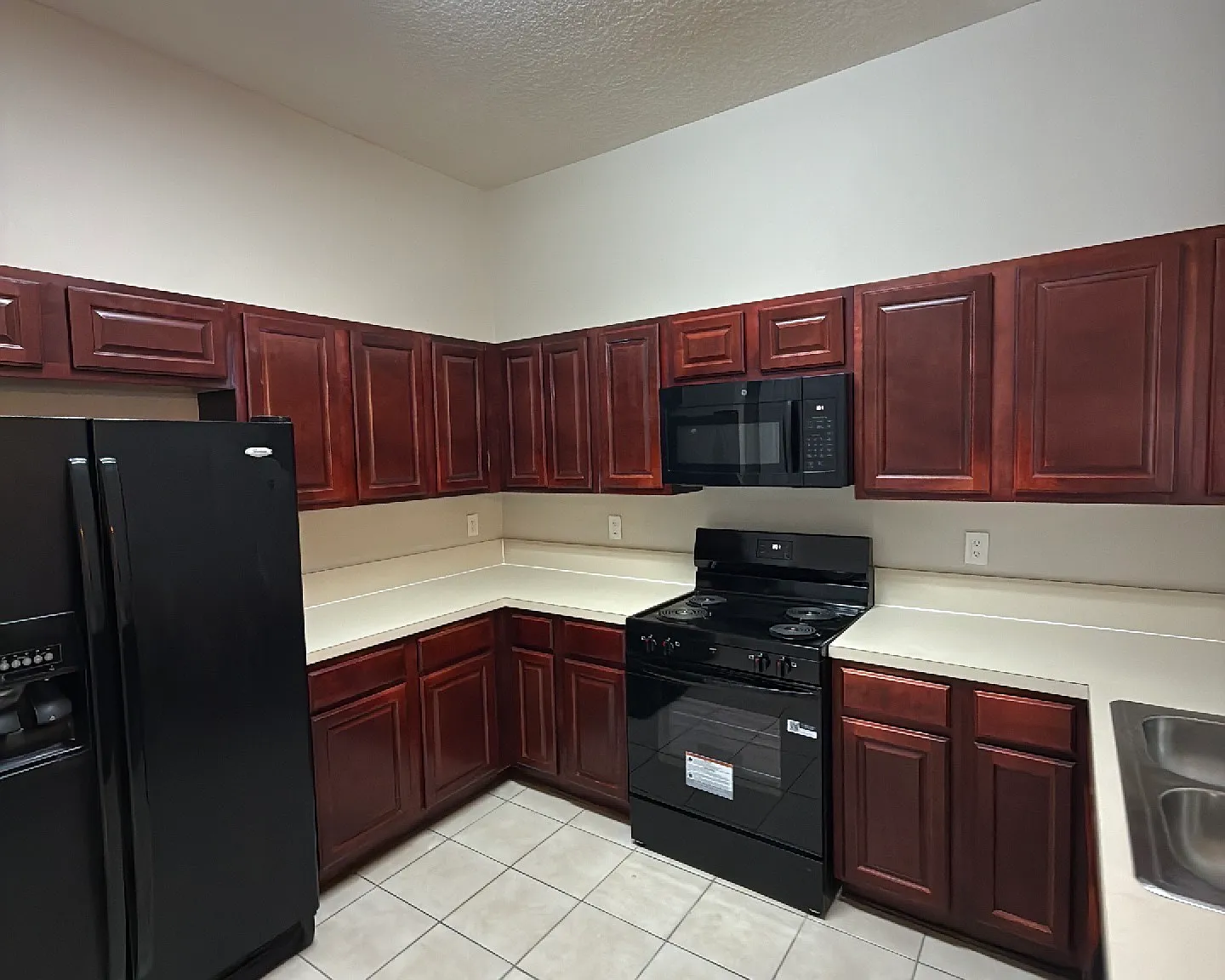 3 bed, 1157 sqft, $1,544 — Photo 1