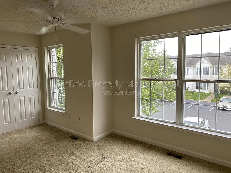 2909 Broyhill Ct — Photo 32
