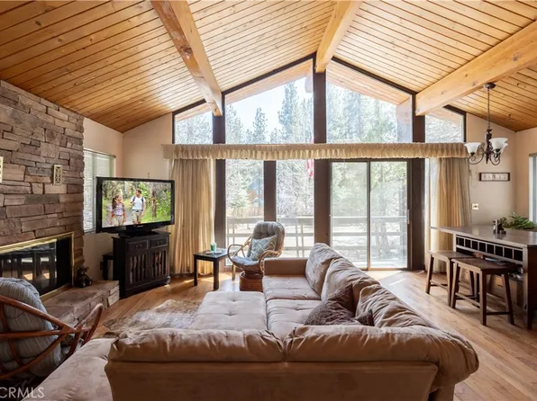 39576 Red Robin Dr, Fawnskin, CA 92333