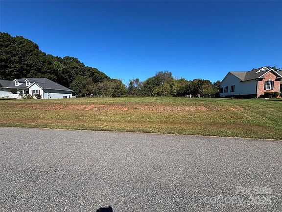 3rd image of 127 Donsdale Dr