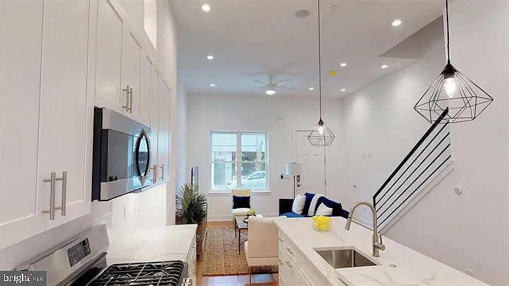 146 W Wildey St — Photo 7