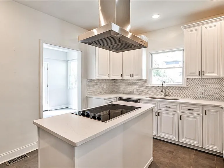 220 Mayson Ave NE — Photo 10