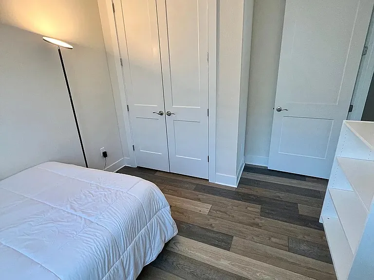 2084 Paragon Cir E — Photo 3