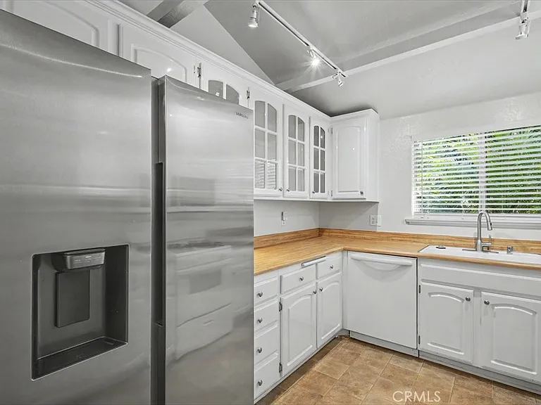 21019 Gresham St #22 — Photo 7