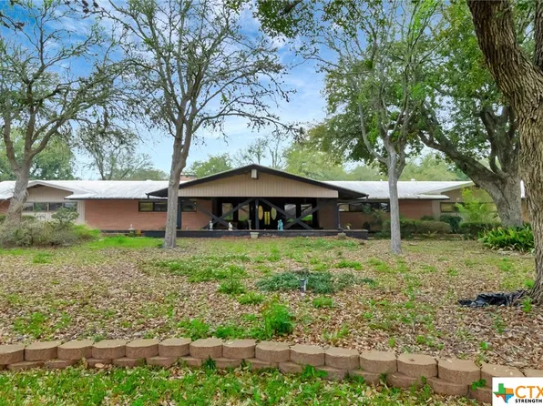 545 Brookhollow Dr, Port Lavaca, TX 77979