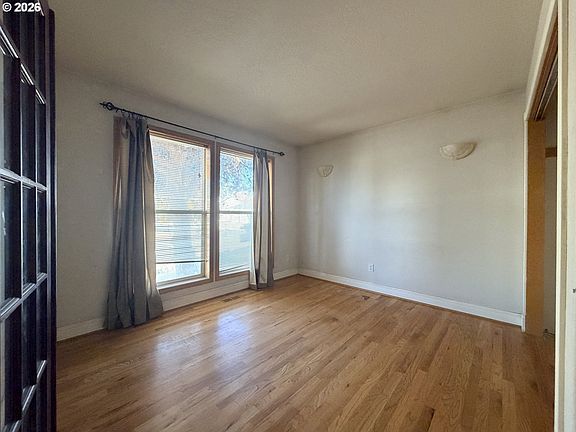 5th image of 186 NE 11th Pl