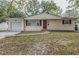 1325 Lindsay Ln, Florissant, MO 63031