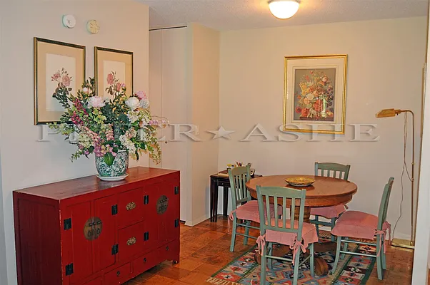 Rented by Peter Ashe | media 30