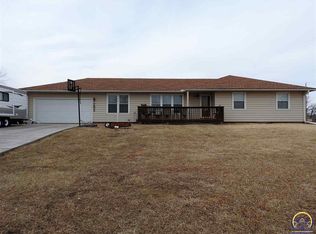 7833 NW Rochester Rd, Topeka, KS 66617