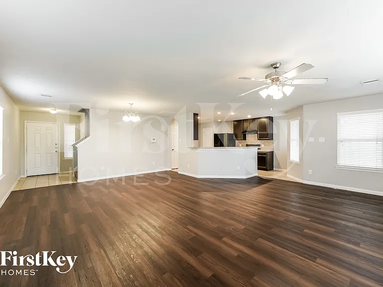 2427 Gianna Way — Photo 3