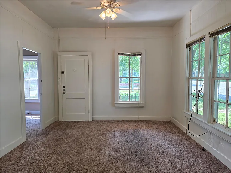 4613 Avenue G — Photo 5
