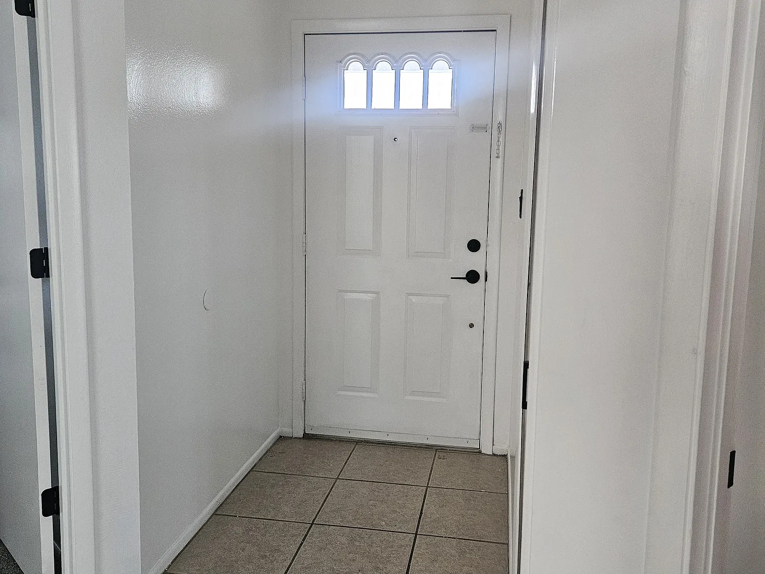 3 bed, 1352 sqft, $2,600 — Photo 2