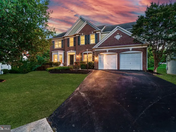 43799 Brownburg Pl, Chantilly, VA 20152