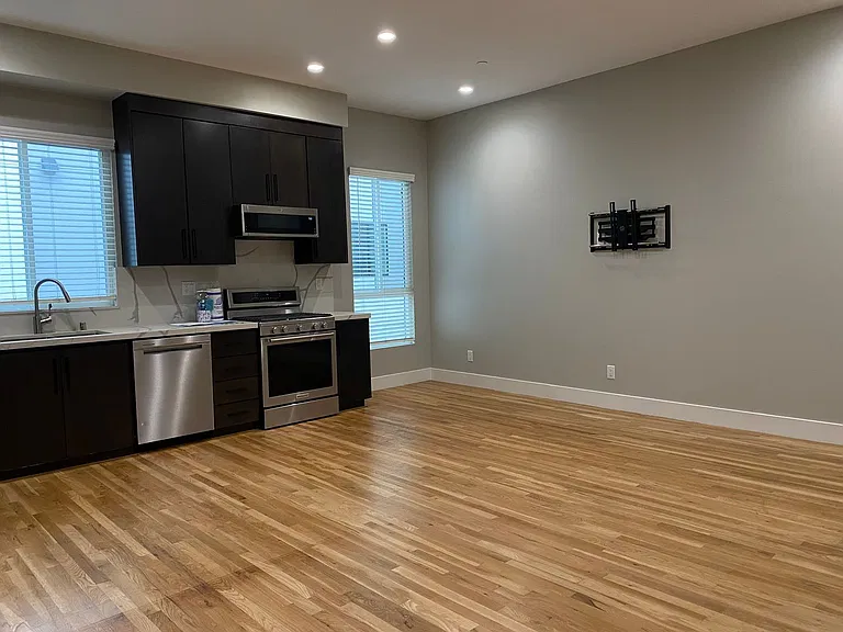 2961 E St #4 — Photo 25