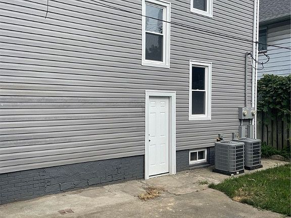 5th image of 1317 W 64th St