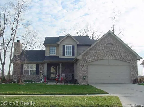 19149 Red Oak Ln, Brownstown, MI 48193