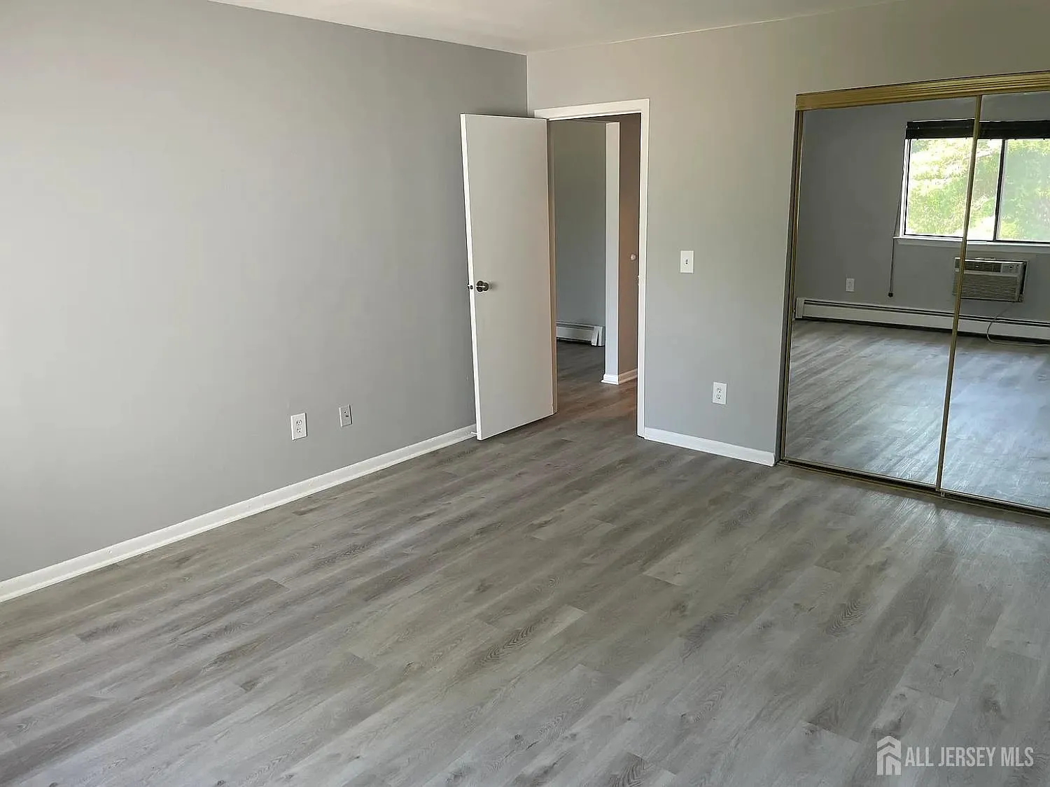 1 bed, 1.0 bath, $1,995 — Photo 2