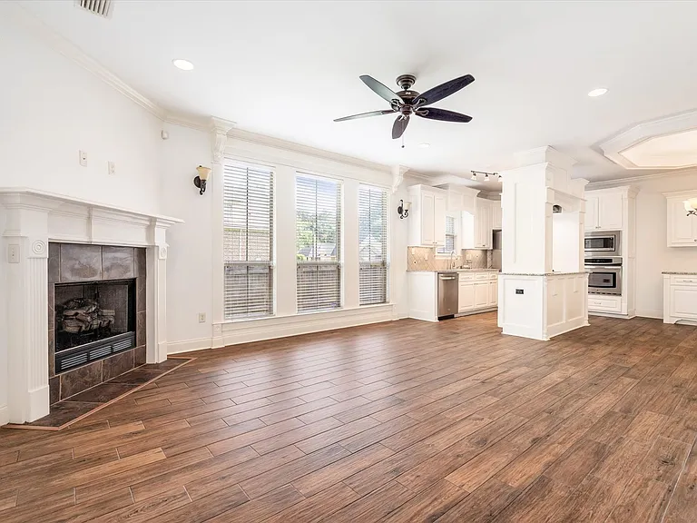 1060 Linlen Ave — Photo 5
