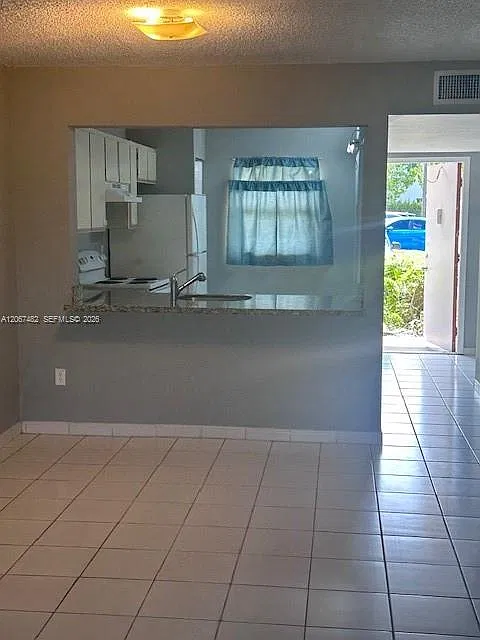 Monterey Two Condo — Photo 1
