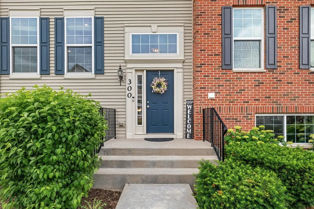 3 bed, 2.5 bath, 1894 sqft, $3,000 — Photo 2