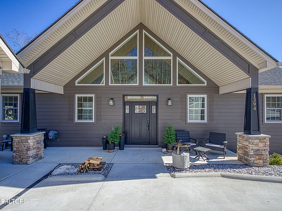 5th image of 1394 Lakeside Dr