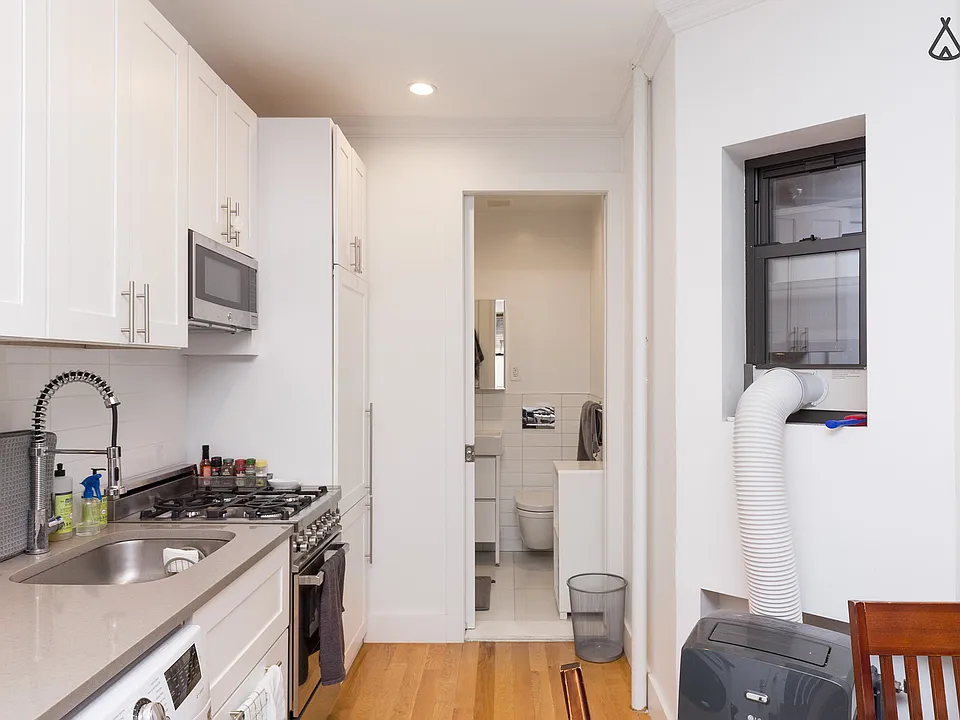 236 E 24th St #1B