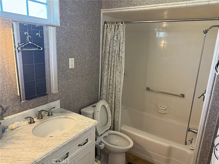 628 W Floral Dr — Photo 7