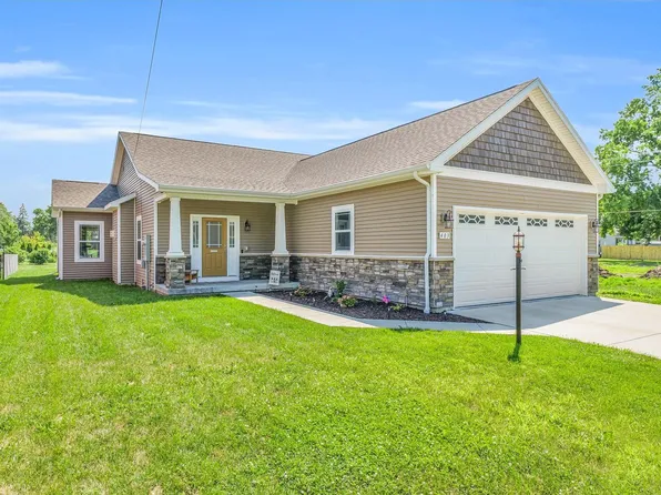 403 E Overton St, Tuscola, IL 61953