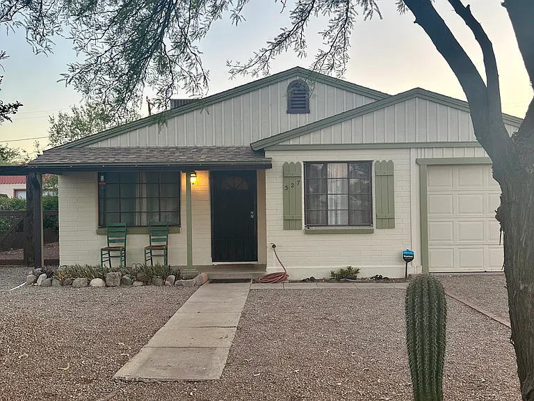 327 N Desert Stra — Photo 2