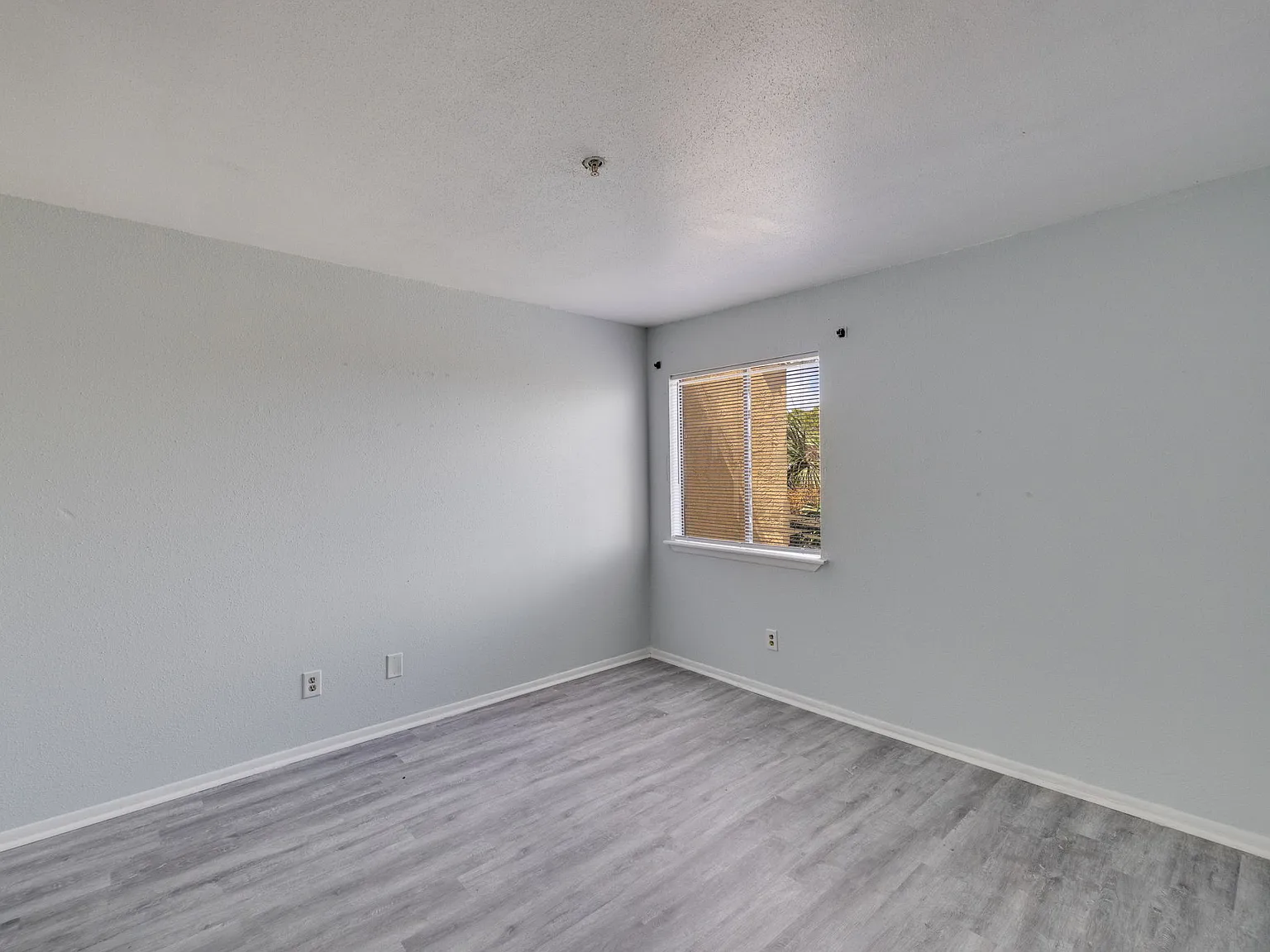 1 bed, 750 sqft, $1,099 — Photo 2