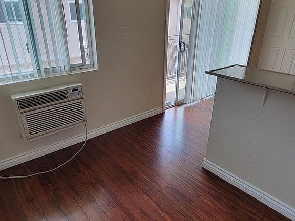3rd image of 242 W Verdugo Ave APT 9