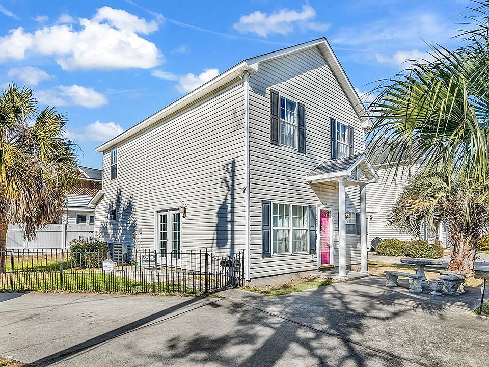 1st image of 404 8th Ave. S #5