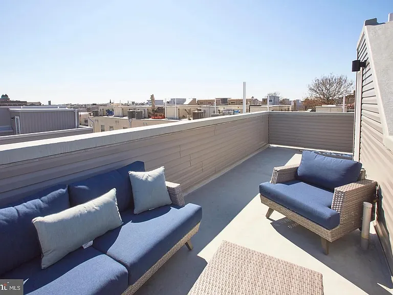 1320 S Bancroft St — Photo 17