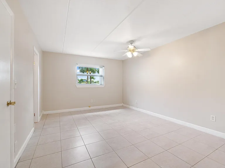 510 Prosperity Farms Rd #4B — Photo 16