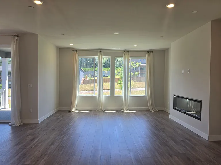 23386 Arbors Terrace Rd NE — Photo 6